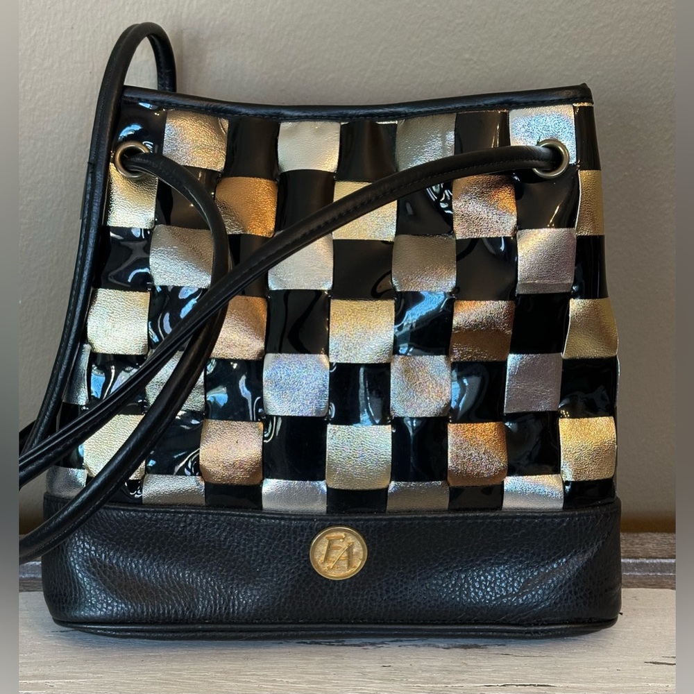 FIfth Avenue Vintage Black/gold/silver block leather bucket purse‎